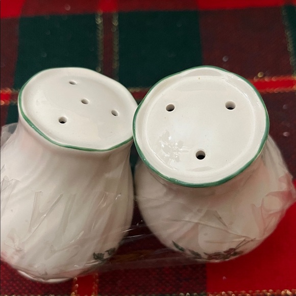 Nikko Ceramics White and Green Holly Salt and Pepper Shakers - Picture 3 of 3